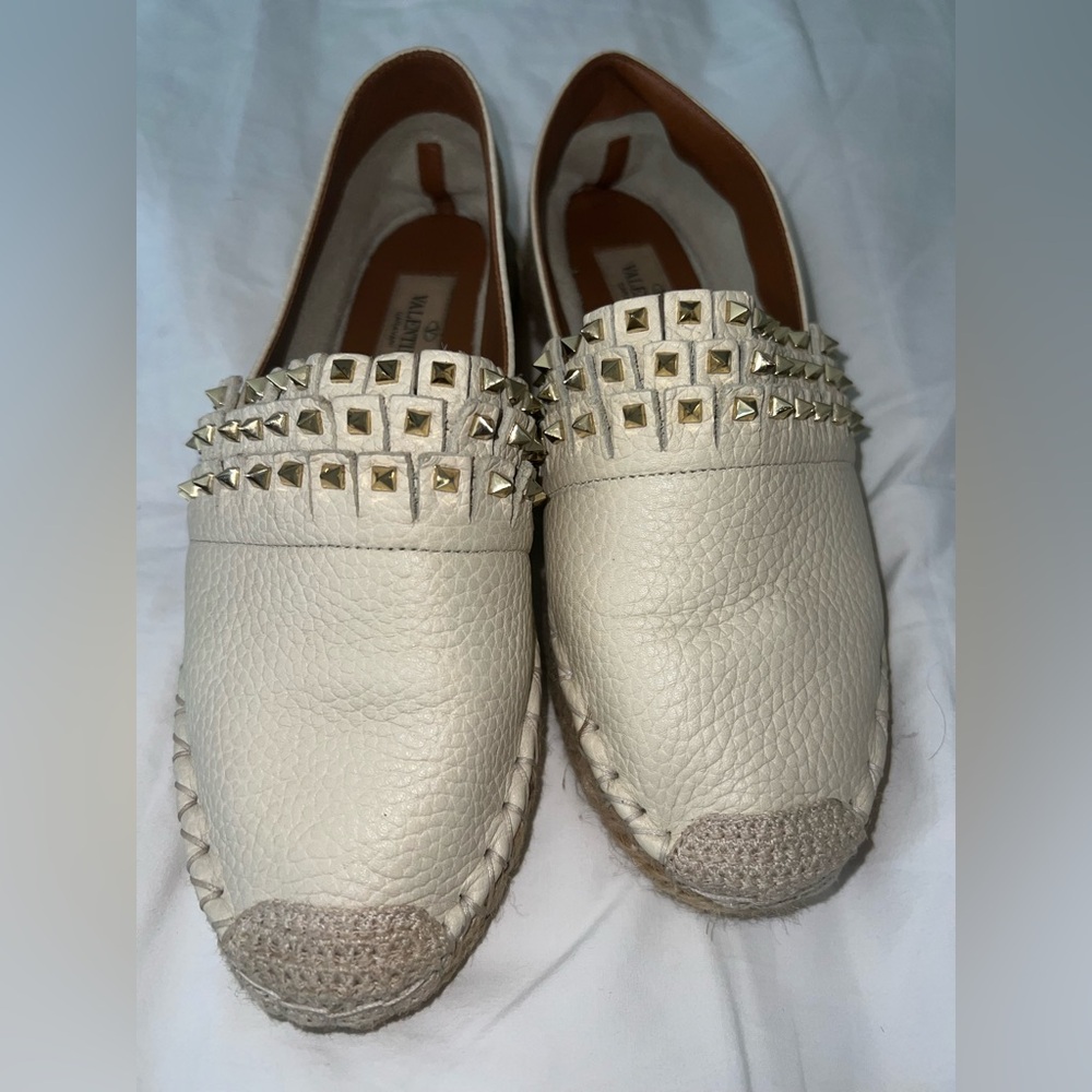 Valentino Garavani Cream Rockstud Espadrilles Size 35/5